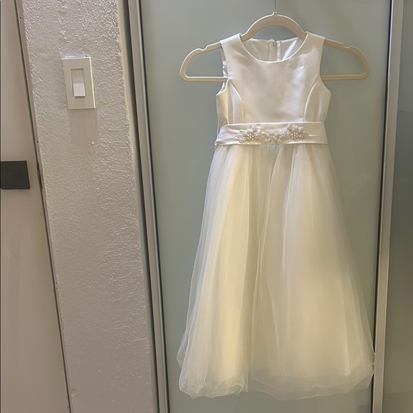 Elegant Flower Girl White Kids Dress /David’s Bridal - Picture 1 of 5